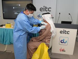 دو تتيح لموظفيها فرصة المشاركة في برنامج التطعيم الوطني