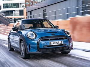 New and Exclusive Features for Electric Driving Pleasure: The Mini Electric Collection for the Mini Cooper SE.