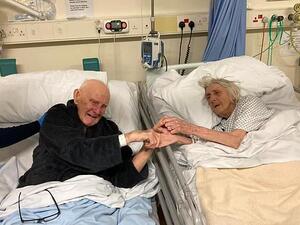 Margaret and Derek Firth, both 91, died in Trafford General Hospital last week - but had been able to see each other in the hospital before they passed away (Twitter)