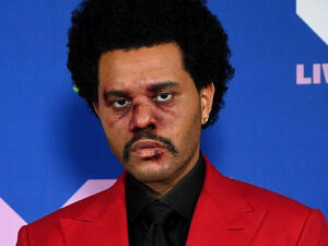 The album features the singles "Heartless," "Blinding Lights," 