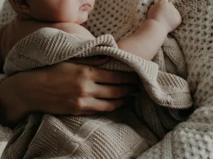 لماذا لا يزداد وزن طفلي الذي يرضع من الثدي؟