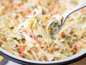 سلطة كولسلو الملفوف بالليمون الطازج والكمون