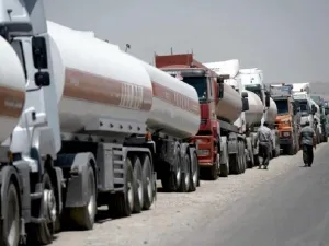 إيران ترسل صهاريج محملة بالبنزين إلى لبنان عبر العراق
