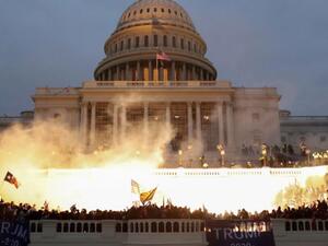 توجيه اتهامات لشخصين في واقعة الاعتداء على شرطة الكابيتول الأمريكي