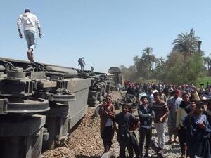 الحكومة المصرية تضاعف التعويضات لأسر المتوفين بحادث قطاري سوهاج