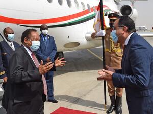 Egyptian Prime Minister Mostafa Madbouly (R) welcomes Sudan's Abdalla Hamdok 
