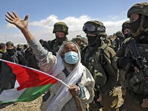 Palestinians and Israeli activists trying to block Route 60