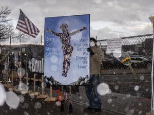 Mass shooting in the US leaves 10 people dead