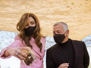 With His Majesty today to take a look at the handicrafts made by the Productive Youth Program.