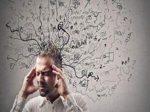 لا تجبر نفسك على التخلص من الأفكار السلبية من عقلك. هذا سيجعلك أكثر قلقًا وتوترا