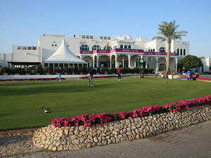 Doha Golf Club Practice Putting Green and Clubhouse (Photo: Supplied)