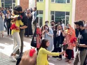 Pakistani Woman Proposing to Boyfriend at University of Lahore, Pakistan