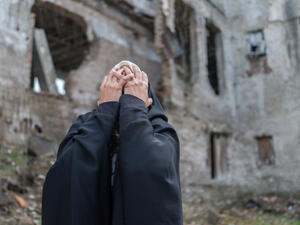 Desperate Syrian woman in destroyed city