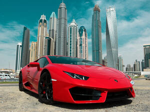 Dubai Police foil an “international criminal plot” to steal and smuggle high-end cars outside the country using fake licence plates.