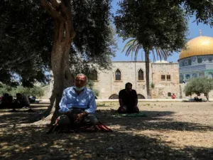 إسرائيل تمنع غير الملقحين ضد كورونا من دخول الأقصى