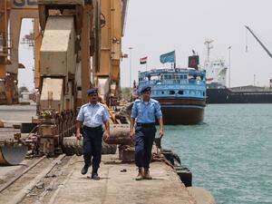 الحكومة اليمنية تسمح بدخول سفن نفطية إلى الحديدة