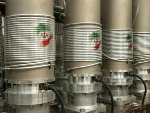 ايران تضع أجهزة طرد مركزي أكثر تطوراً وتحذر واشنطن