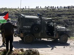استشهاد فلسطيني وإصابة زوجته برصاص جيش الاحتلال 