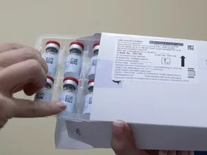 خبراء أميركيون يوصون باستئناف التطعيم بلقاح "جونسون أند جونسون" المضاد لكوفيد-19
