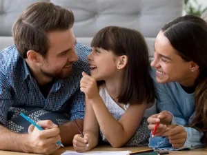 أبعديهم عن مشاهد العنف في التليفزيون، وراقبي برامج ومسلسلات الأطفال التي تتسلل من خلالها فكرة العنف إليهم،