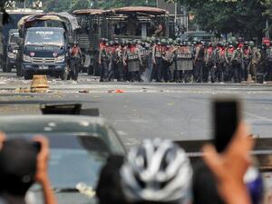 قوات الأمن في ميانمار تفتح النار على محتجين من العاملين في القطاع الطبي