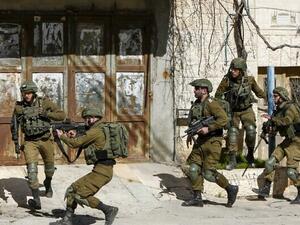 Israeli troops arrest 25 Palestinians
