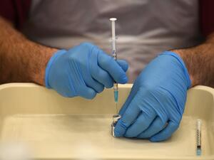 Health worker prepares a dose of the BioNTech/Pfizer covid-19 vaccine 