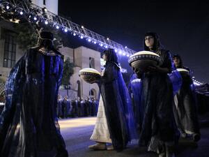 Egyptian women at the mummies show