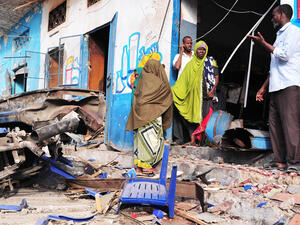 Suicide blast leave 4 people injured