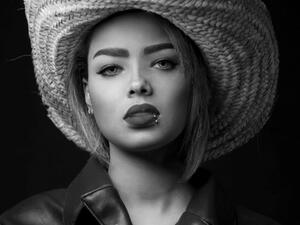  Entesar Al-Hammadi, a young Yemeni model 