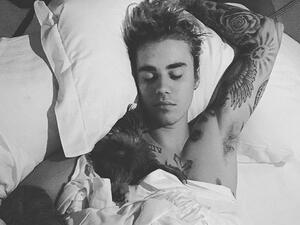 Justin Bieber with dogs (Twitter) Justin Bieber with dogs