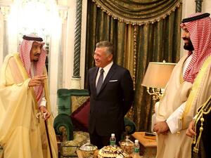 الملك عبدالله برفقة الملك سلمان بن عبدالعزيز وولي العهد محمد بن سلمان