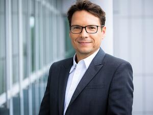 سيمنس تعتمد منصة ريد هات للتشغيل الآلي "أنسيبل" لتحسين أمن الاتصالات في الشركة