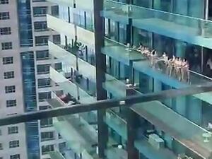  جلسة تصوير مع فتيات عاريات في دبي