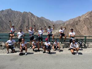 15 موظفاً من بي دبليو سي يطوفون الإمارات السبع بدراجاتهم لمسافة 700 كم في 7 أيام