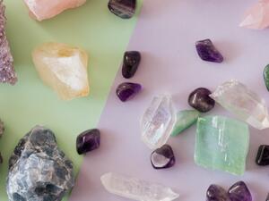 ما تفسير الحلم بحجر اليشم في المنام؟