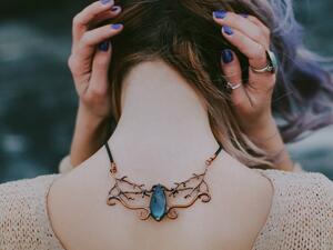 ما تفسير الحلم بالقلادة في المنام؟