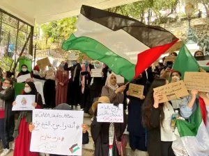 وأدانت الجمعية بأقوى المعاني، الهجمات الإسرائيلية العنيفة والإجرامية ضد المدنيين الفلسطينيين الأبرياء في فلسطين المحتلة،