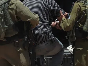 الاحتلال الإسرائيلي ينفذ حملة اعتقالات واسعة ضد قادة حماس بالضفة الغربية