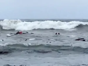 صورة تلفزيونية لحادث انقلاب القارب 