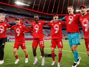 نجوم بايرن ميونيخ يحتفلون بلقب الدوري الألماني