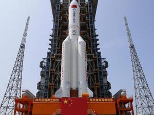  حجم الصاروخ، 22 طنا، أثار مخاوف من دخول أن بعض أجزائه الكبرى الغلاف الجوي