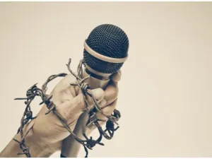  واجهت الصحفيين العديد من العراقيل الجديدة المتمثلة بالحصول على المعلومات والتصاريح 