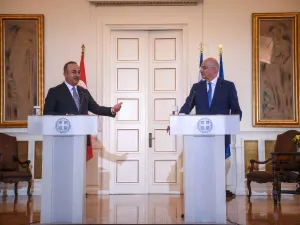  خلافات أيضا بشأن التعامل مع تدفق المهاجرين على حدودهما وتحويل أنقرة العام الماضي كاتدرائية آيا صوفيا إلى مسجد.