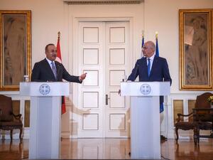  خلافات أيضا بشأن التعامل مع تدفق المهاجرين على حدودهما وتحويل أنقرة العام الماضي كاتدرائية آيا صوفيا إلى مسجد.