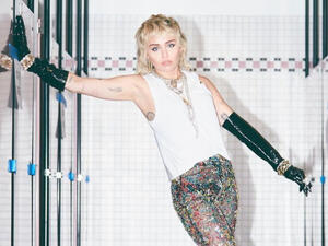 Miley encouraged her followers to get vaccinated Miley encouraged her followers to get vaccinated