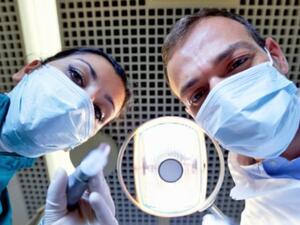 ما تفسير الحلم بأخصائي تقويم الأسنان في المنام؟