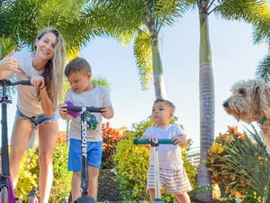 They are currently raising their family in Hawaii. 