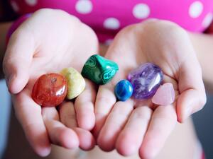 ما تفسير الحلم بالأحجار الكريمة في المنام؟