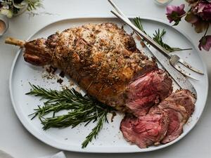 أطباق احتفالية: فخدة لحم الغنم الروستو باكليل الجبل